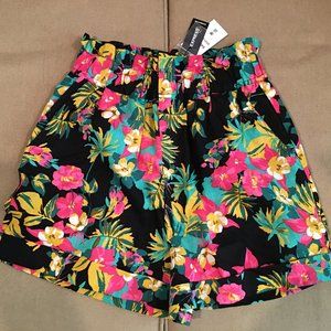 NWT Rocky Barnes x Express Floral-Print High-Waisted Paperbag Shorts